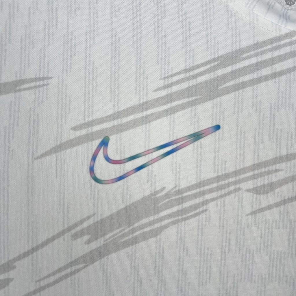 Barcelona White Chrome Kit